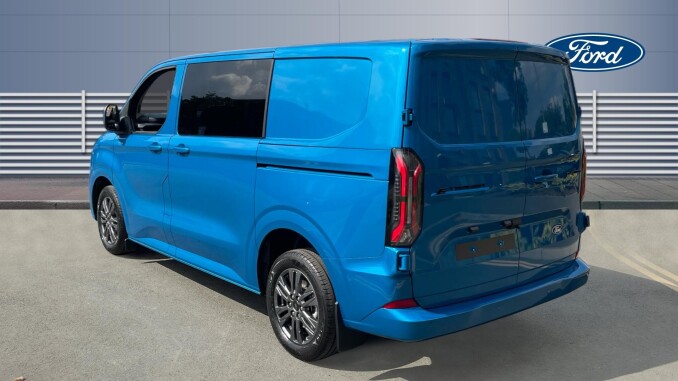 Ford Transit Custom E-320 L1 Rwd 160kW 71kWh H1 Double Cab Van Limited Auto - Image 2